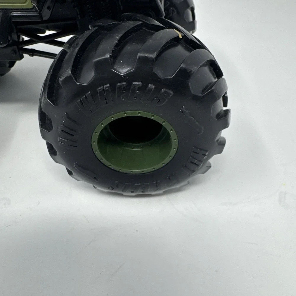 Monster Trucks *HW ARMY GREEN JEEP* TRUCK DIE-CAST 1:24 2018 Hot Wheels‎ Toy!!!